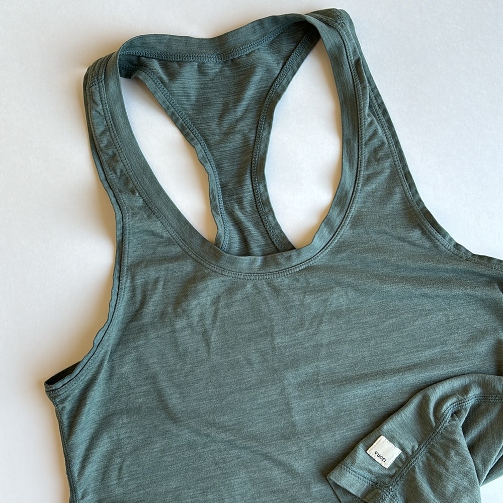 Vuori Heathered Sage Green Performance Tank Top Women’s Size Small